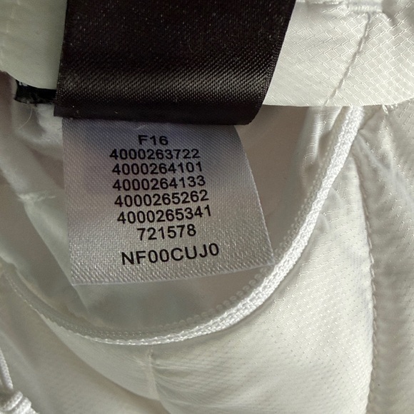 The North Face Women's White Quilted Vest - Picture 6 of 6